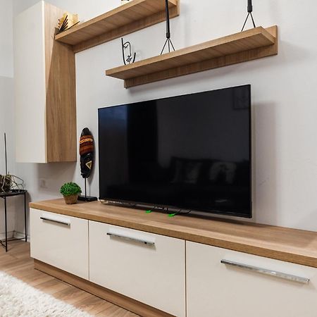 Noir Apartment By Kondo Stays Tiranë Eksteriør bilde
