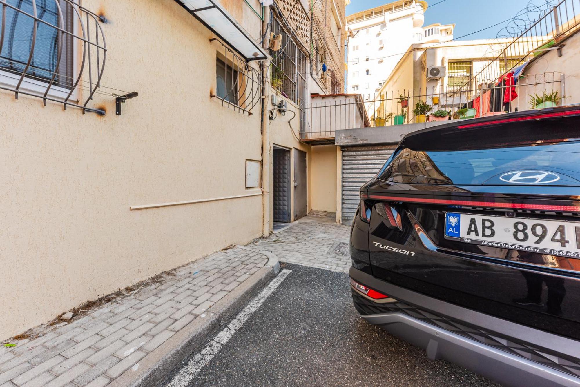Noir Apartment By Kondo Stays Tiranë Eksteriør bilde