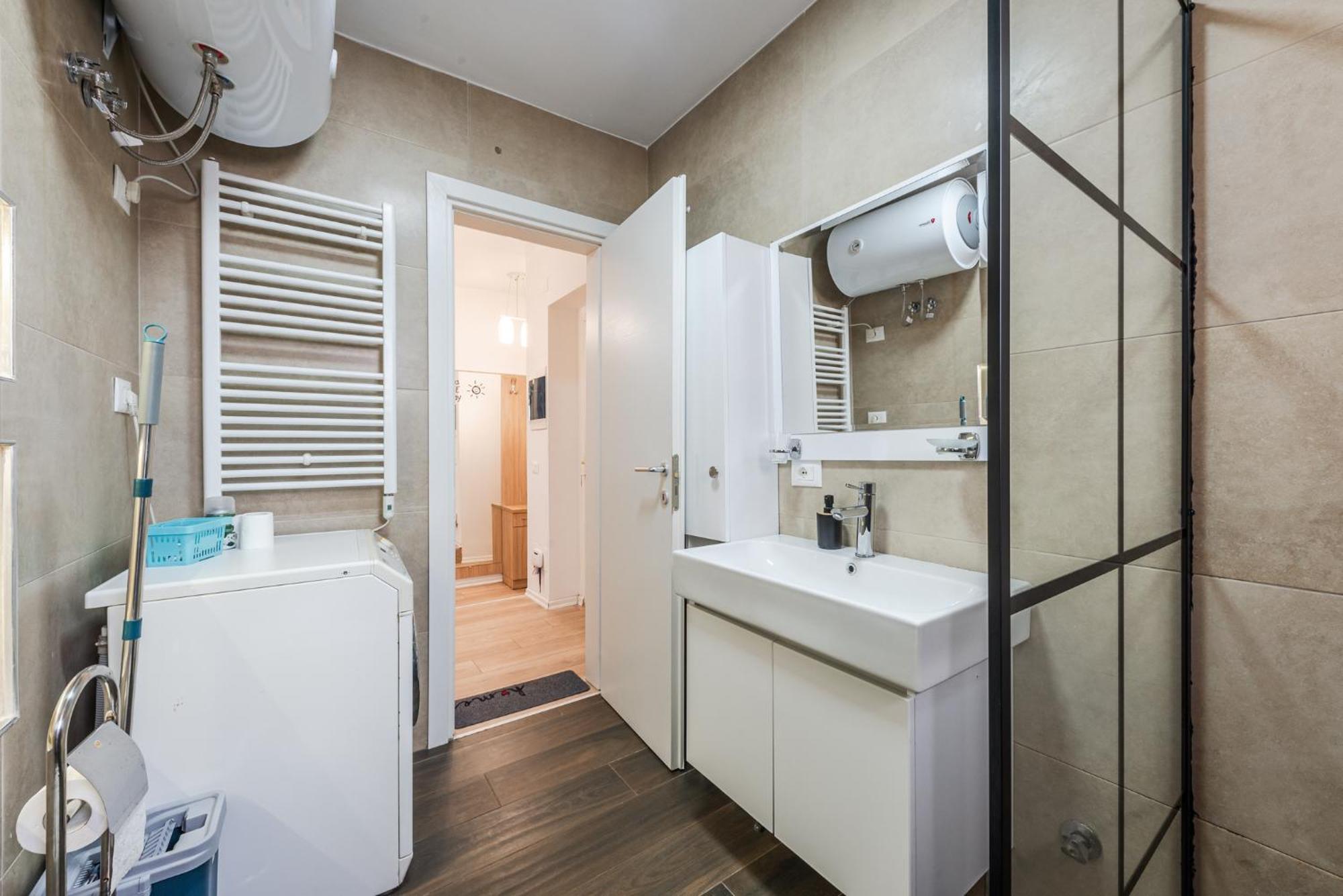 Noir Apartment By Kondo Stays Tiranë Eksteriør bilde